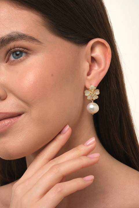 Серьги «Цветок» из латуни с культивированным жемчугом
